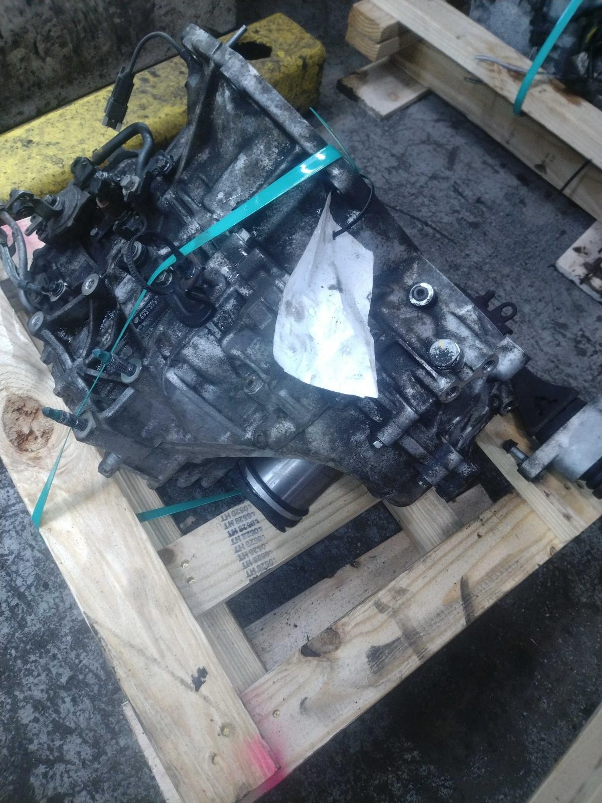2016 KIA SEDONA Automatic Transmission Assembly OEM USED 88K FWD Silver