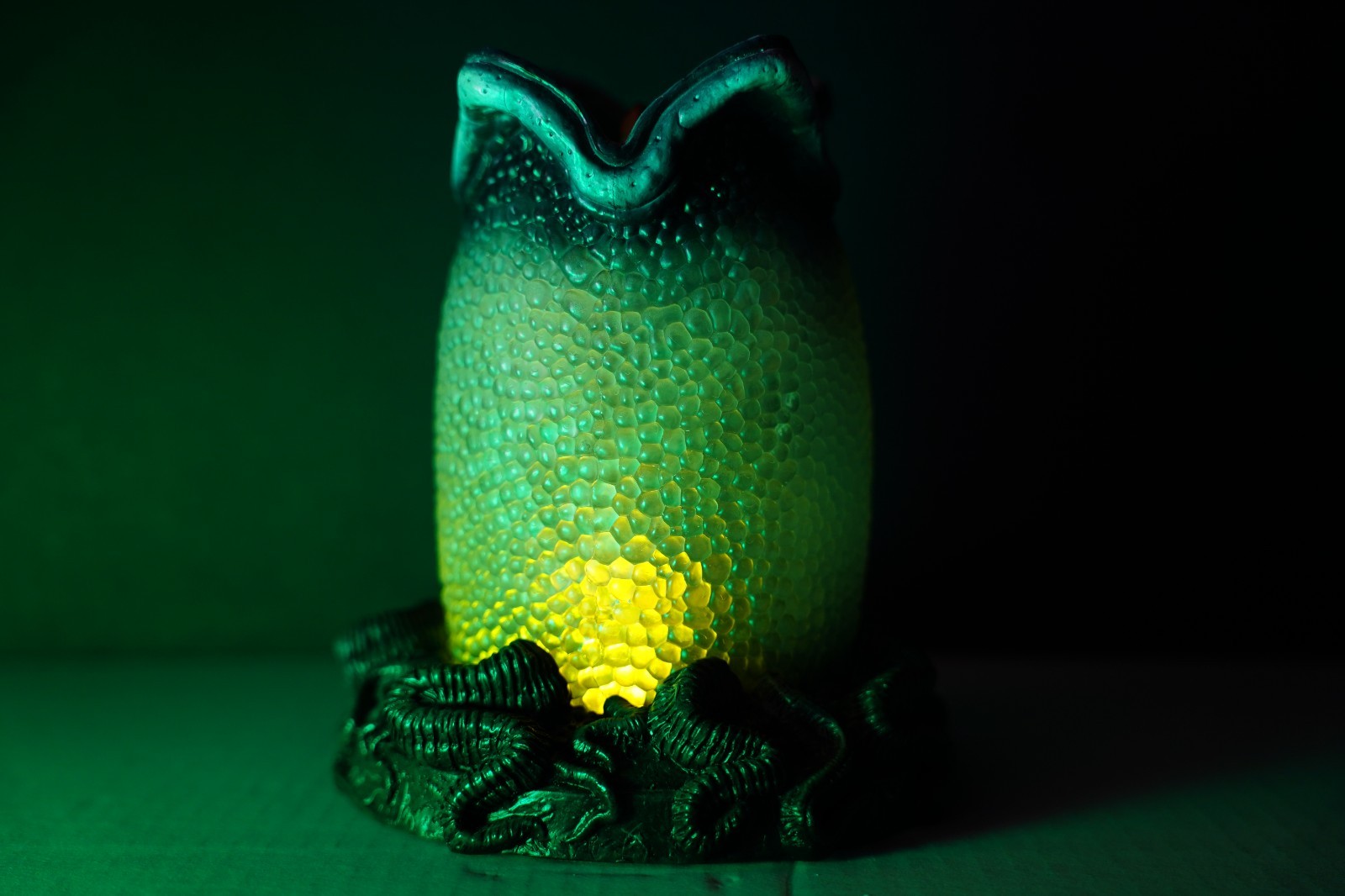 2003 Palisades Alien Egg Illuminated Resin Statue Rare #273/2000 2003 Palisades Alien Egg Illuminated Resin Statue Rare #273/2000