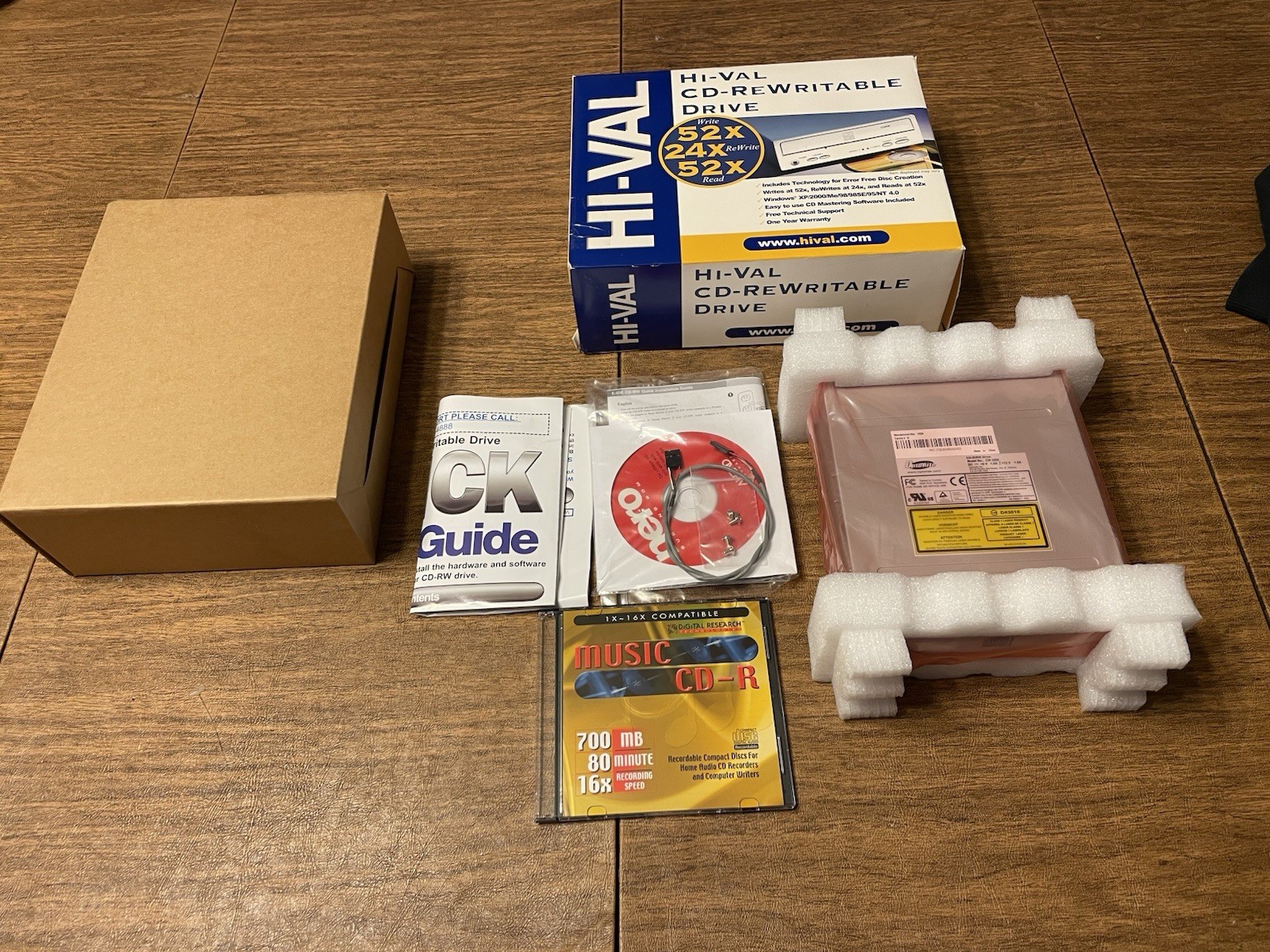 HI-VAL (Model H522452) 52x24x52x CD-RW Internal Drive (New in Box) HI-VAL (Model H522452) 52x24x52x CD-RW Internal Drive (New in Box)
