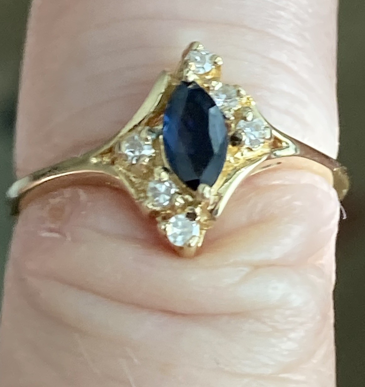 Vintage Natural Blue Sapphire Diamond Ring 14 K Yellow Gold Size 6 1.99grs Vintage Natural Blue Sapphire Diamond Ring 14 K Yellow Gold Size 6 1.99grs