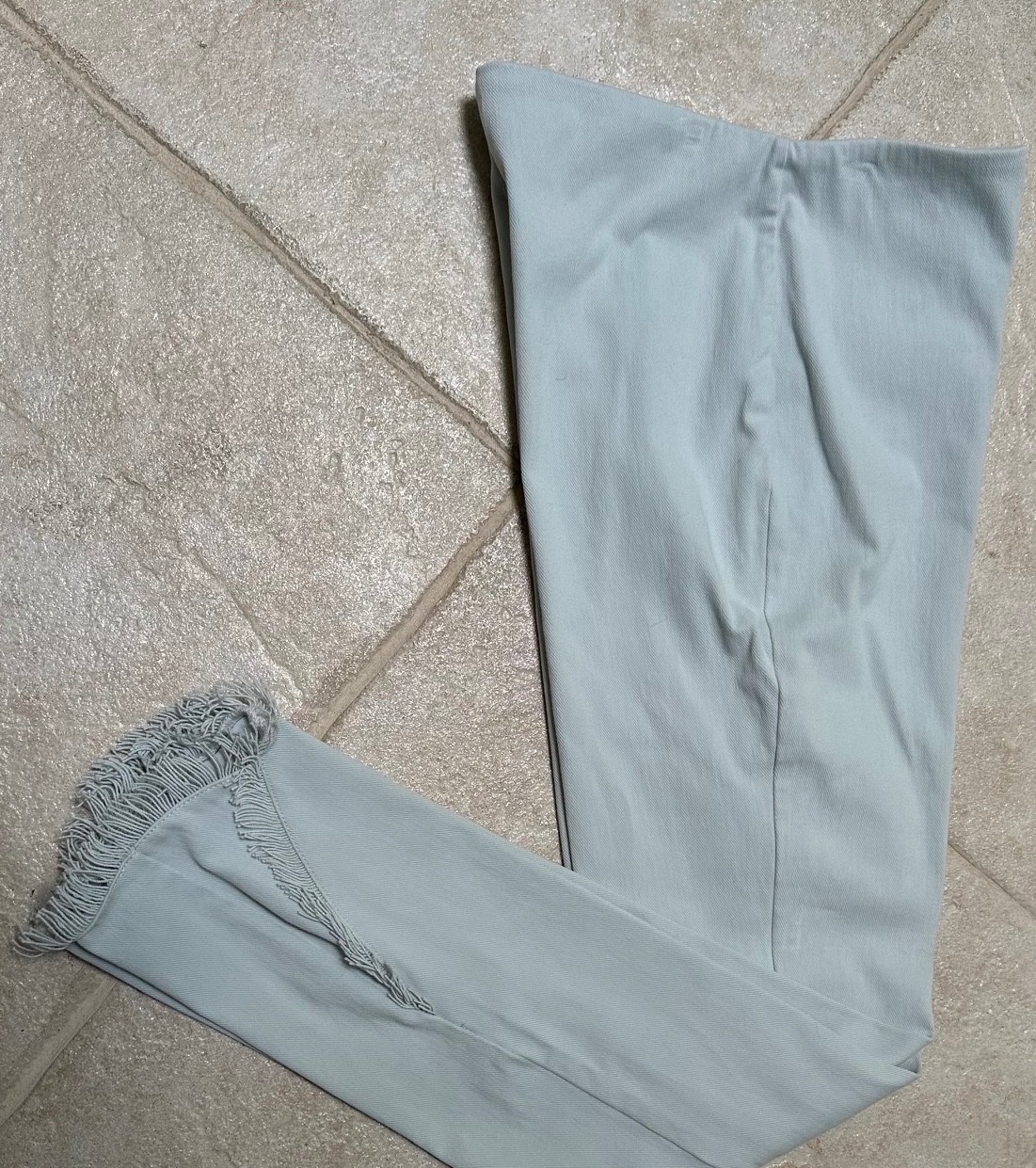 NEW Lysse Fringe Tulip Hem Lt. Wash Denim Leggings 2210 Medium