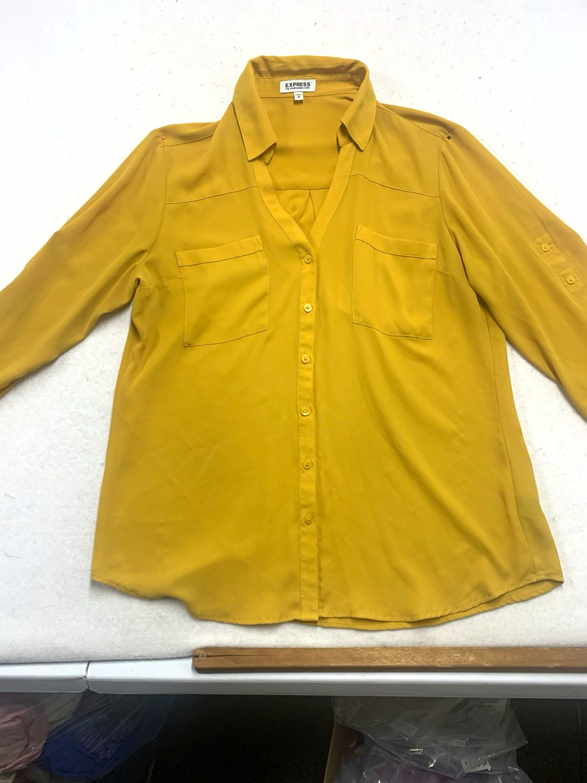 Express Portofino Women’s M Yellow Solid Collared Long Sleeve Button-Up Pockets