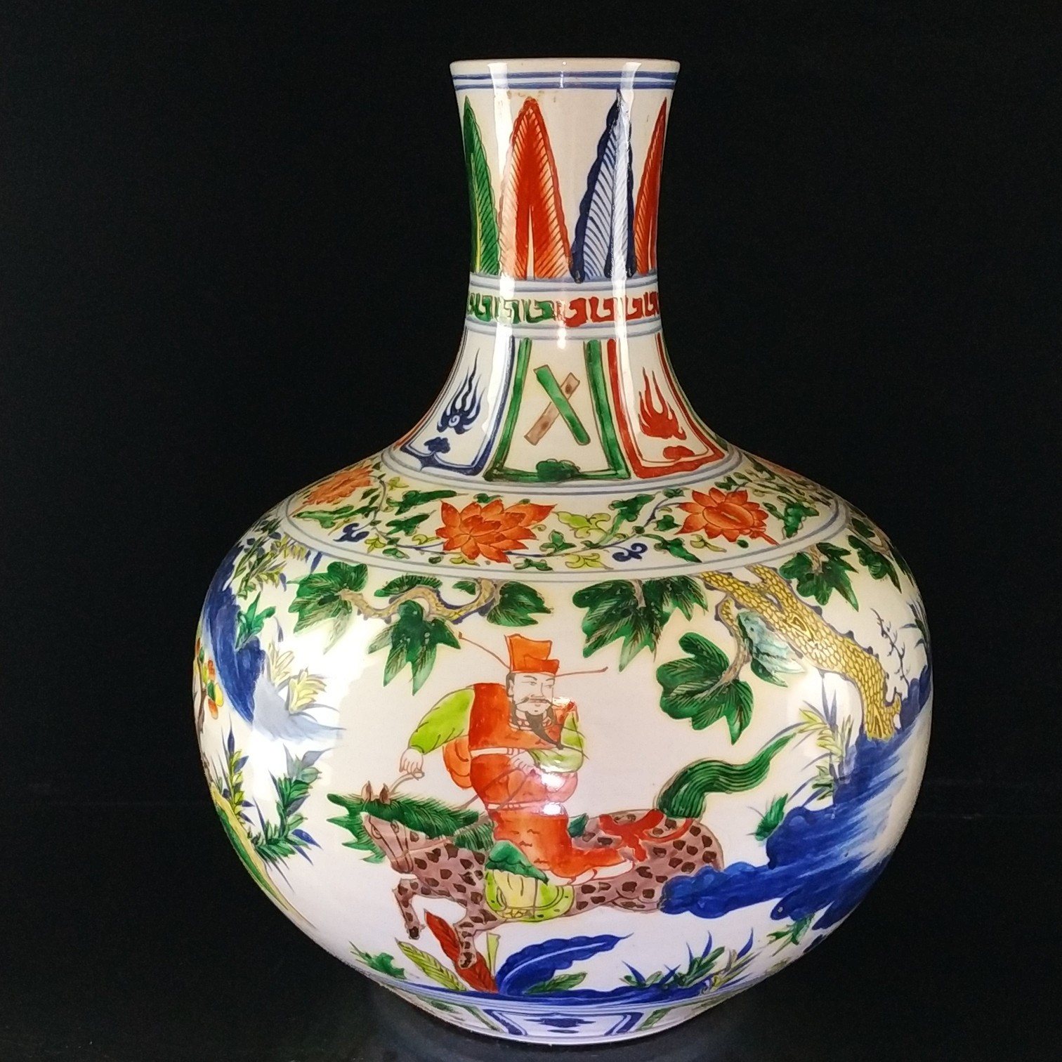 Antique Chinese Yuan Dynasty Five-Color Hand-Painted Celestial Globe Vase Antique Chinese Yuan Dynasty Five-Color Hand-Painted Celestial Globe Vase