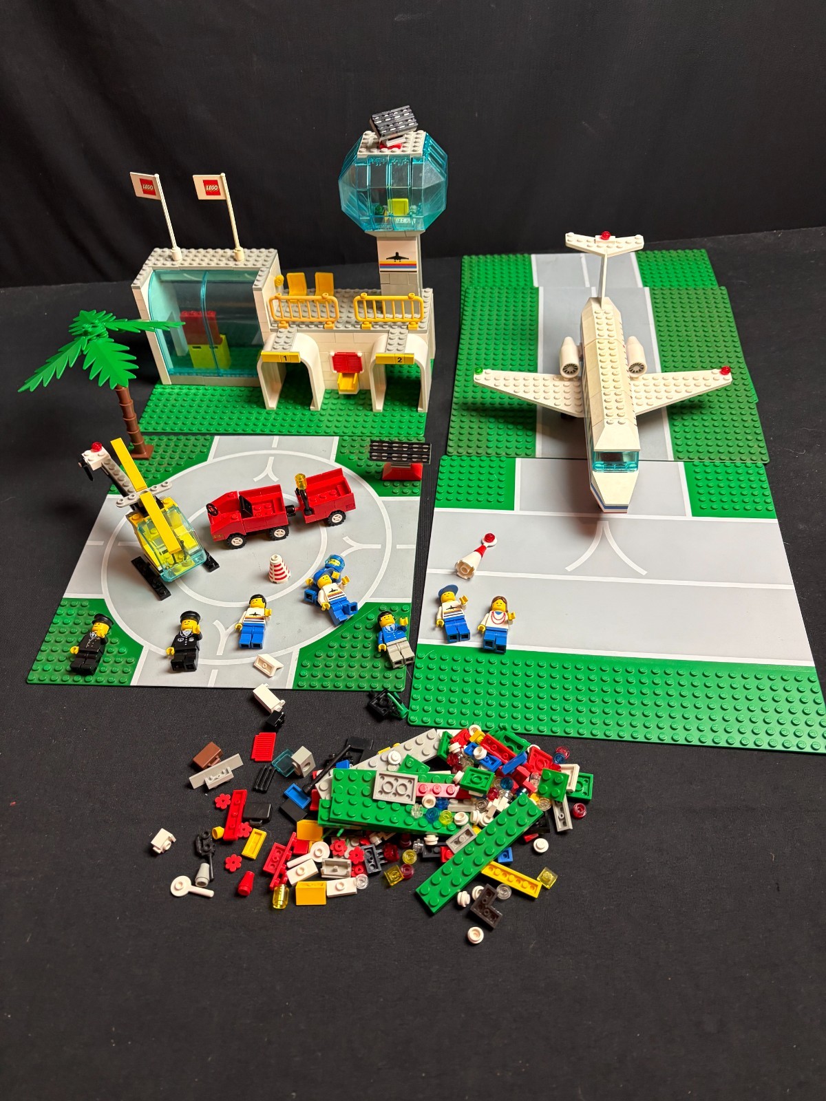 1990 Lego 6396 Classic Town International Jetport Airport
