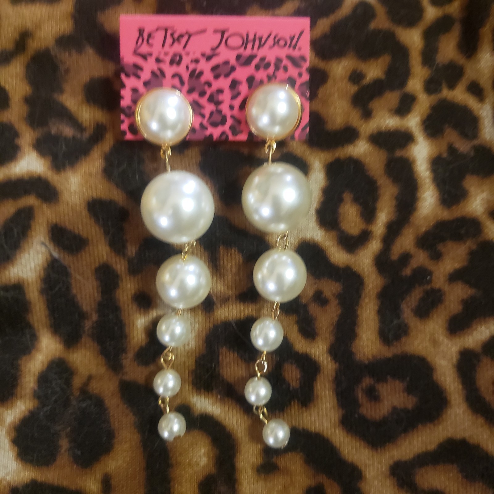 Betsey Johnson Imitation Pearl Gold Tone Dangle Drop Post Earrings
