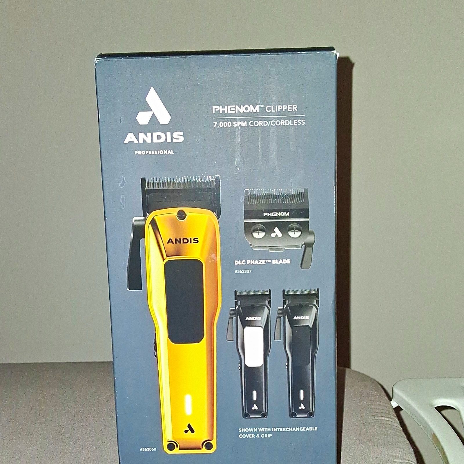 Andis Phenom Gold Cord/Cordless Brushless USB-C Clipper w/ Charging Stand Andis Phenom Gold Cord/Cordless Brushless USB-C Clipper w/ Charging Stand