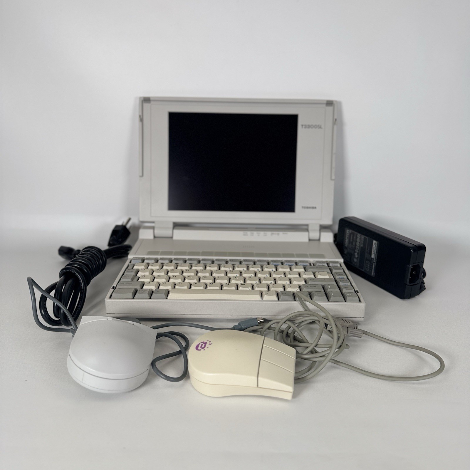 Vintage Toshiba T3300SL Portable Computer Laptop 1991 Works Dark Screen Bundle