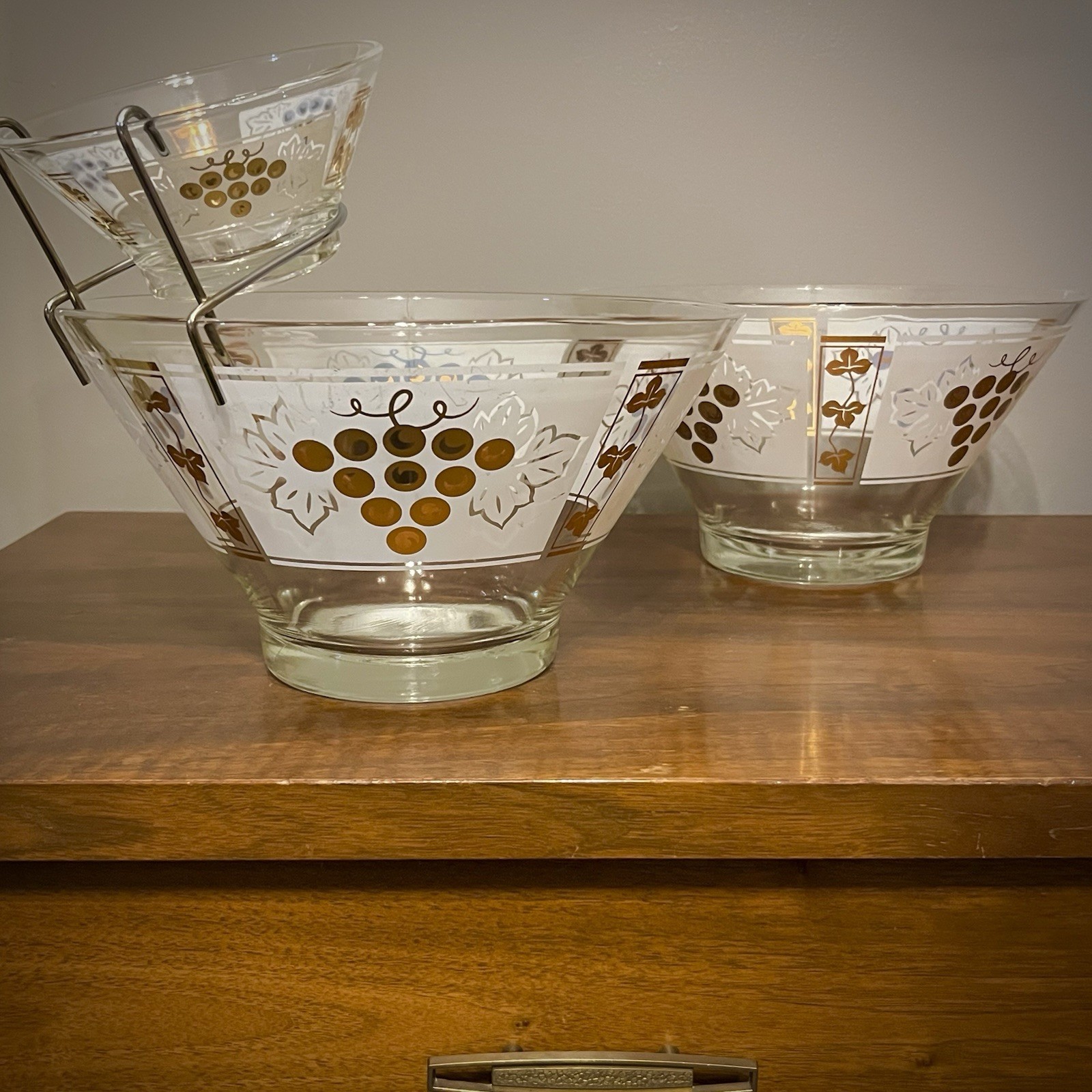 VTG Anchor Hocking Golden Grapes Glass Bowls 4 Piece Set Chip & Dip MCM Bracket