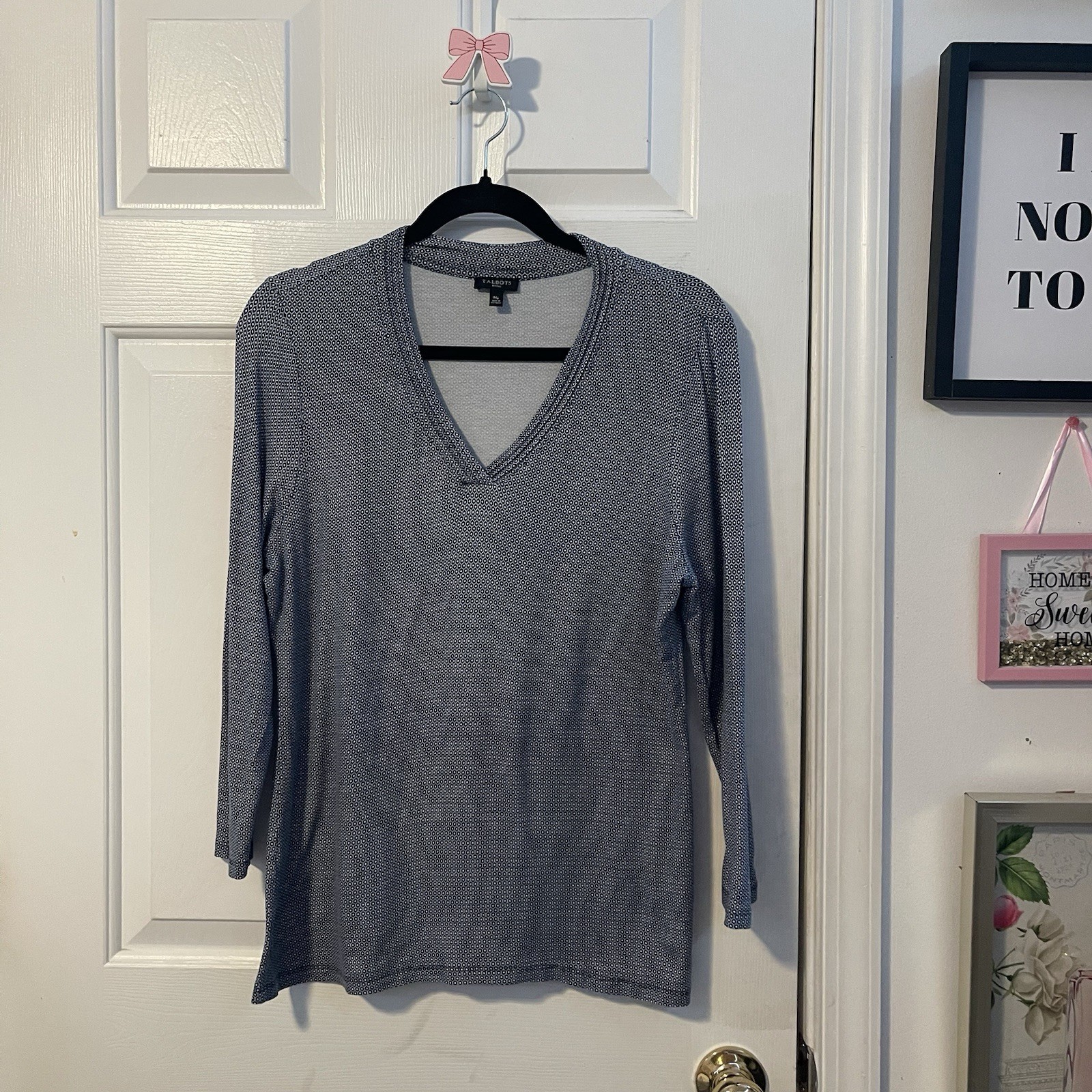 Talbots Petites MP Blue White Geometric Print V Neck Long Sleeve Top Talbots Petites MP Blue White Geometric Print V Neck Long Sleeve Top