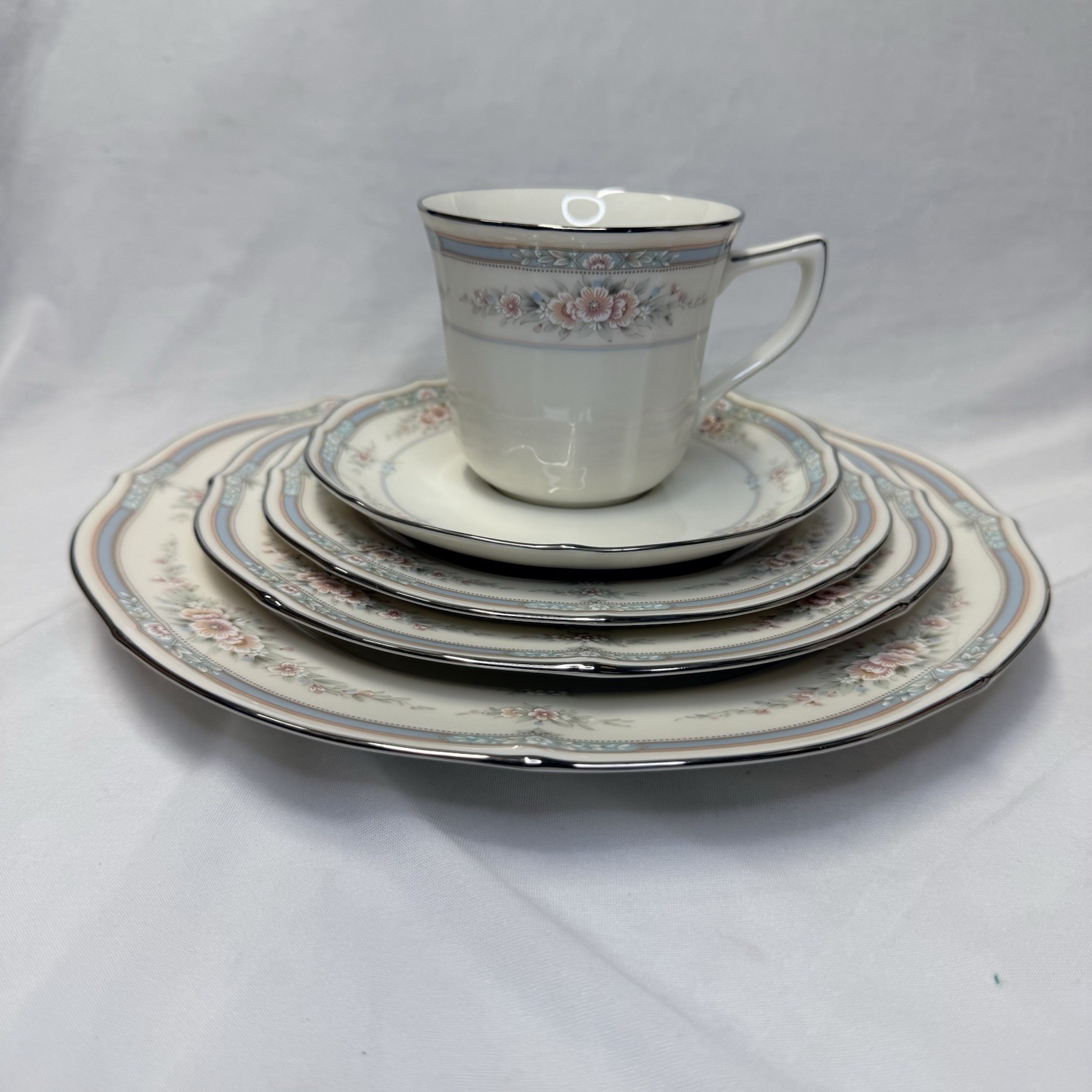 Noritake Ivory China Rothschild 7293 5 Pc Place Setting Dinner Dessert Salad Tea