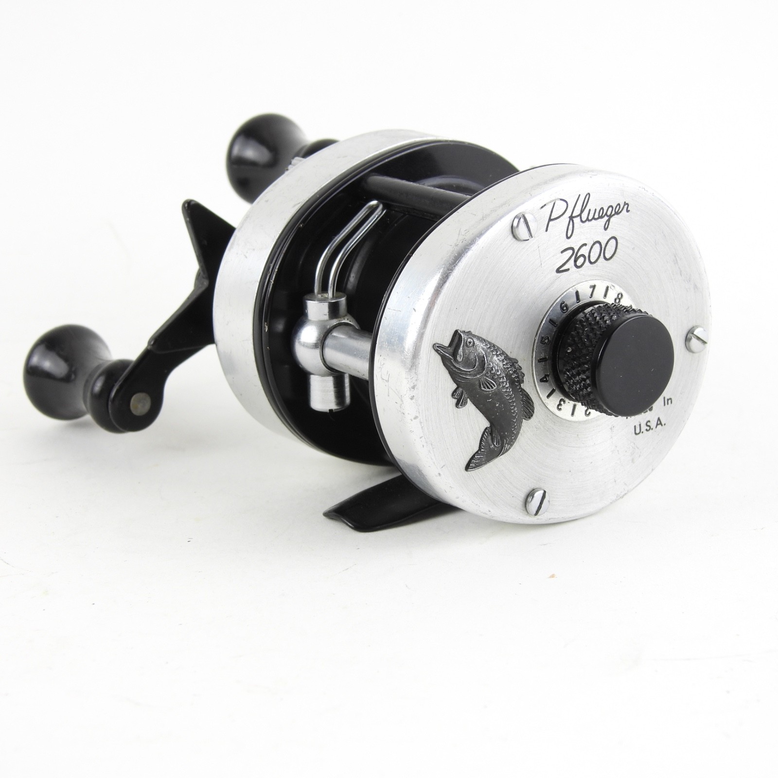 Pflueger 2600 Fishing Reel. Narrow Spool. Made in USA. Pflueger 2600 Fishing Reel. Narrow Spool. Made in USA.