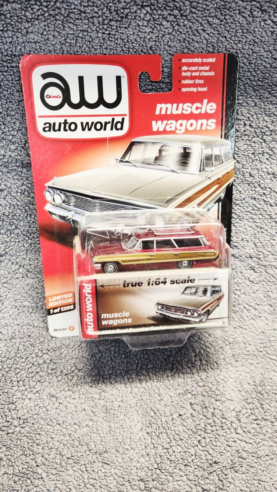 Auto World Muscle Wagons 1964 Ford Country Squire Ultra Red Chase 