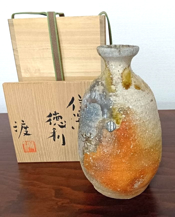 Japanese Shigaraki Ware Pottery Tokkuri Sake Bottle with Box by Wataru Watanabe