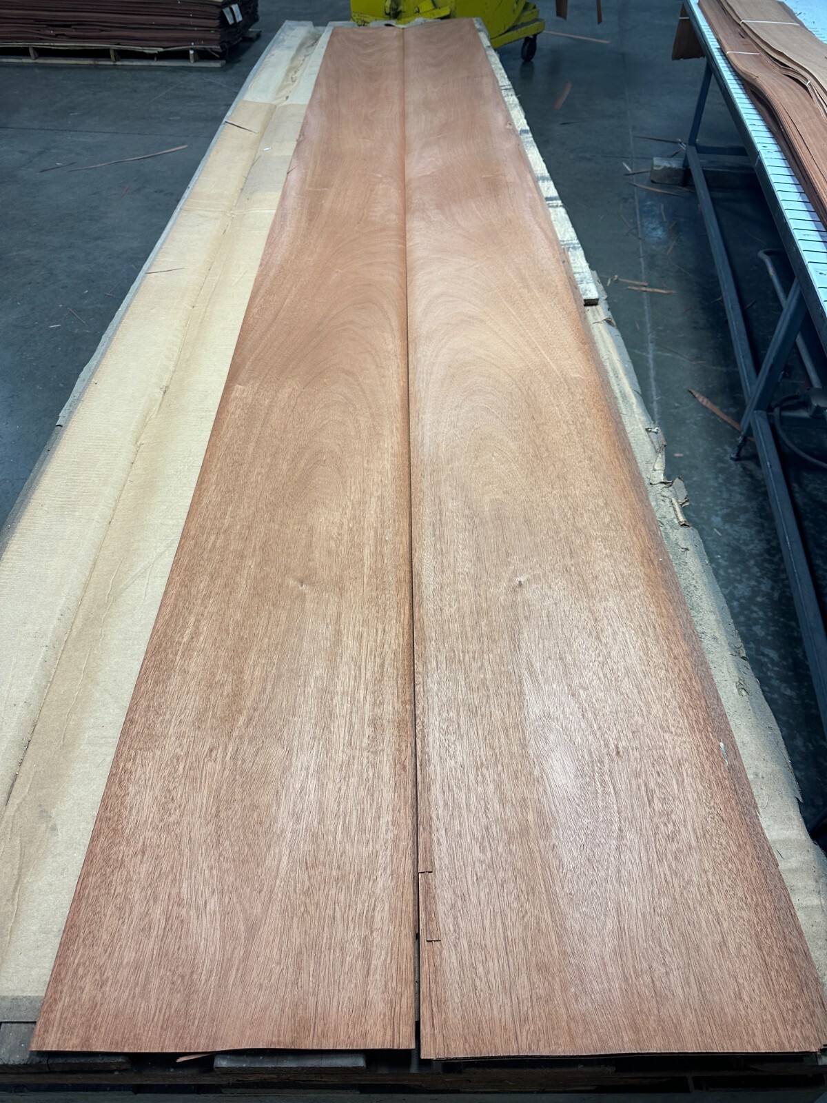 ONE OF A KIND Mahogany Raw Wood Veneer 2 sheets 15\' x 12.5\'\' L1