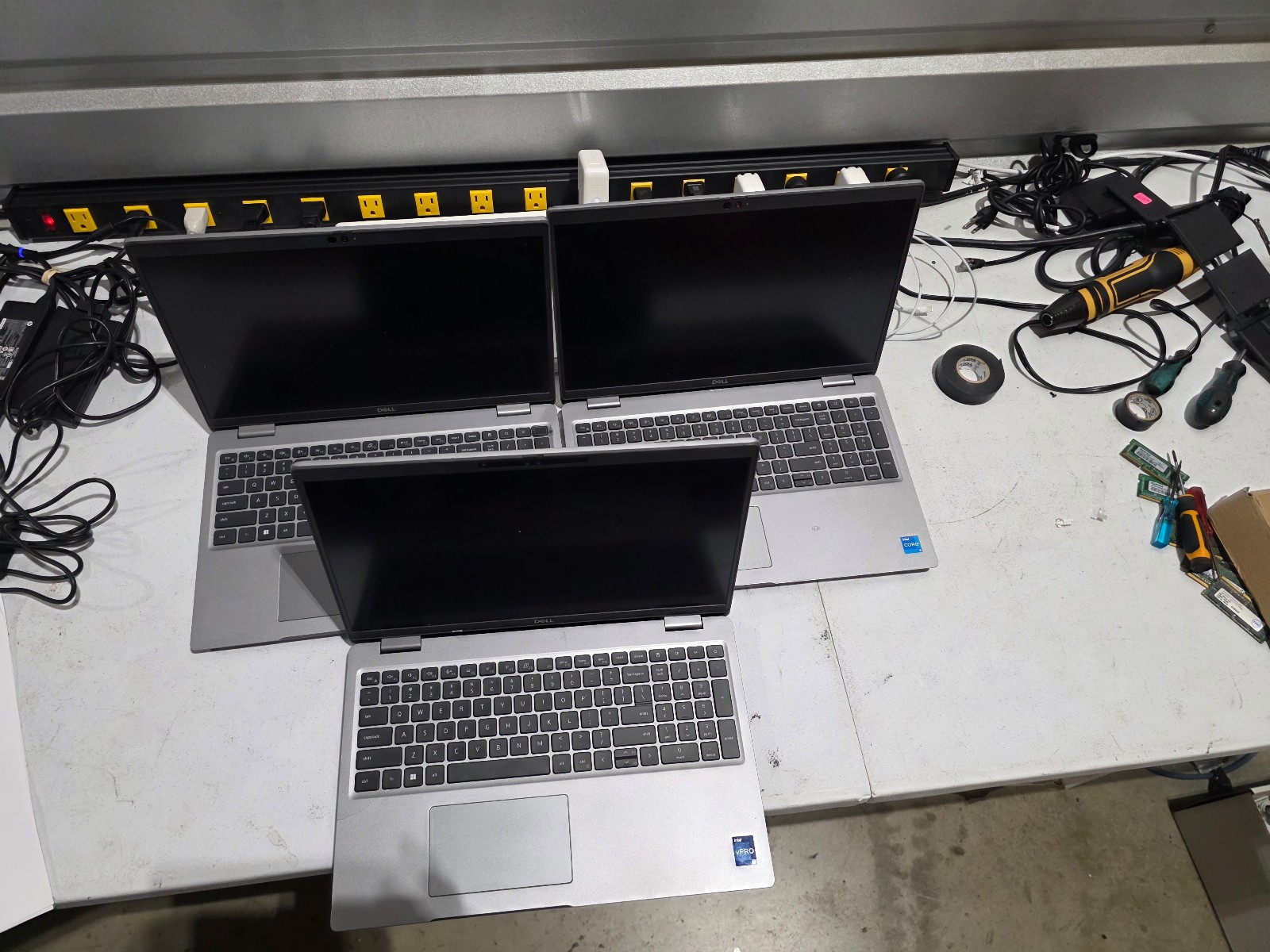 LOT 3 DELL DEALER LOT LAPTOP  5520 5530 I5 11TH & I5 12TH, 8GB NO HD/AC READ