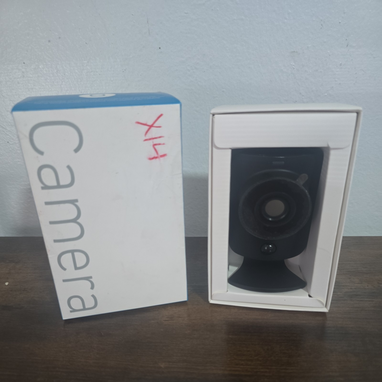 NEW SimpliSafe (SSCM1) SimpliCam Indoor HD (720p) Wi-Fi Security Camera 