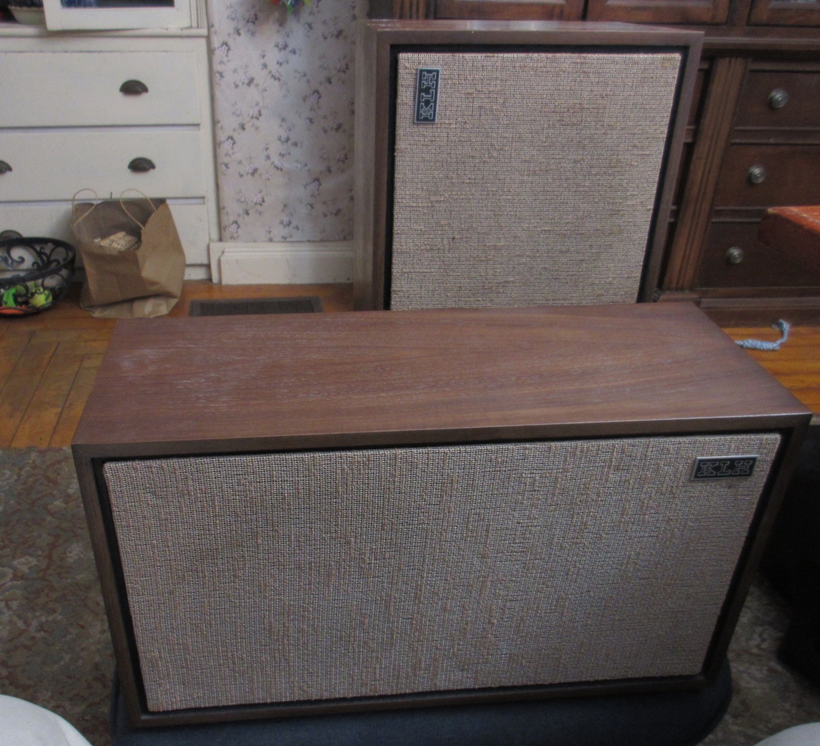 Vintage KLH Model 32 Thirty-Two Acoustic Suspension Speakers Bookshelf Pair  bcx
