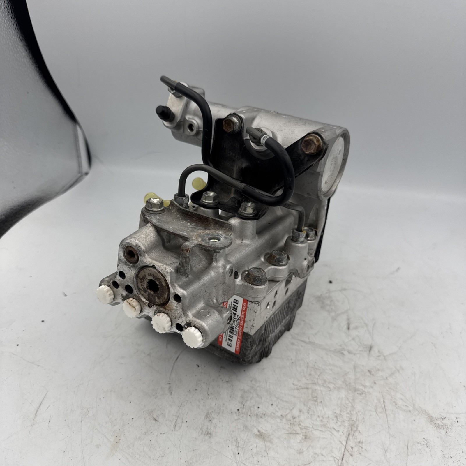 2010-2012 Toyota Prius ABS Brake Booster Master Cylinder Actuator 47210-47310