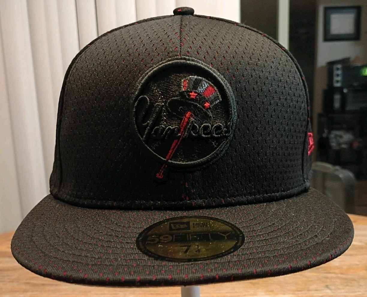 New Era New York Yankees Blackout Pop Mesh Fitted 59Fifty Fitted Hat *Size:7 1/8