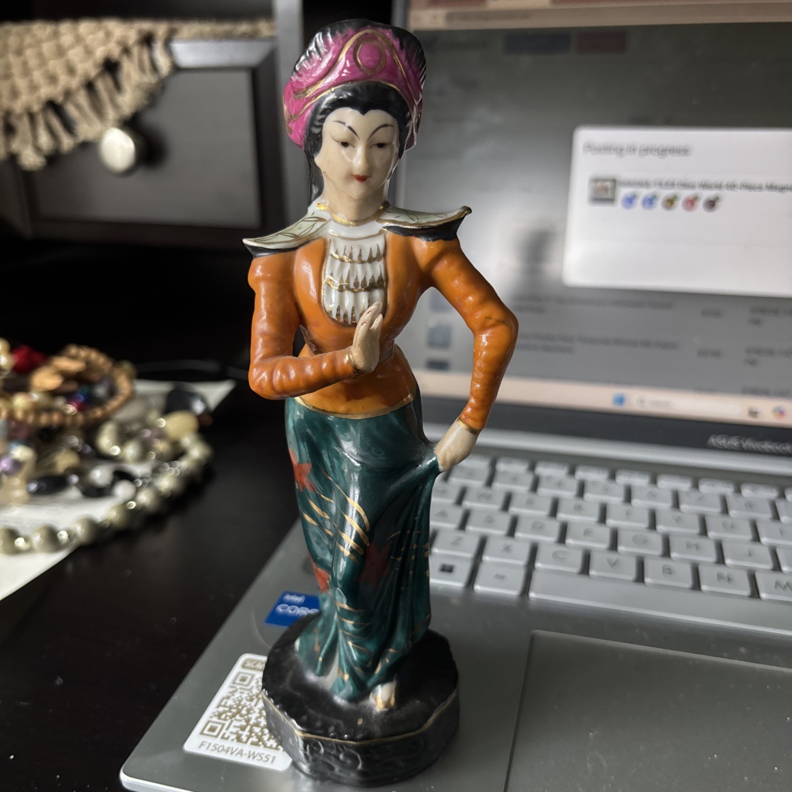 Vintage Japanese Dancing Geisha Girl. Gold Accents. Great Condition. 7 Vintage Japanese Dancing Geisha Girl. Gold Accents. Great Condition. 7