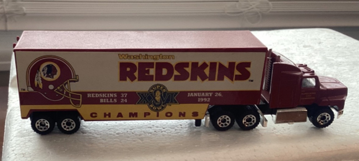 CLEARANCE DANBURY MINT. WASHINGTON REDSKINS CHAMPION TRACTOR TRAILER. 1991/2. CLEARANCE DANBURY MINT. WASHINGTON REDSKINS CHAMPION TRACTOR TRAILER. 1991/2.