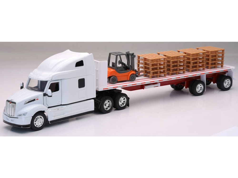 PETERBILT 579 TRUCK WHITE W/LOADED FLATBED TRAILER 1/32 MODEL BY NEW RAY 12573