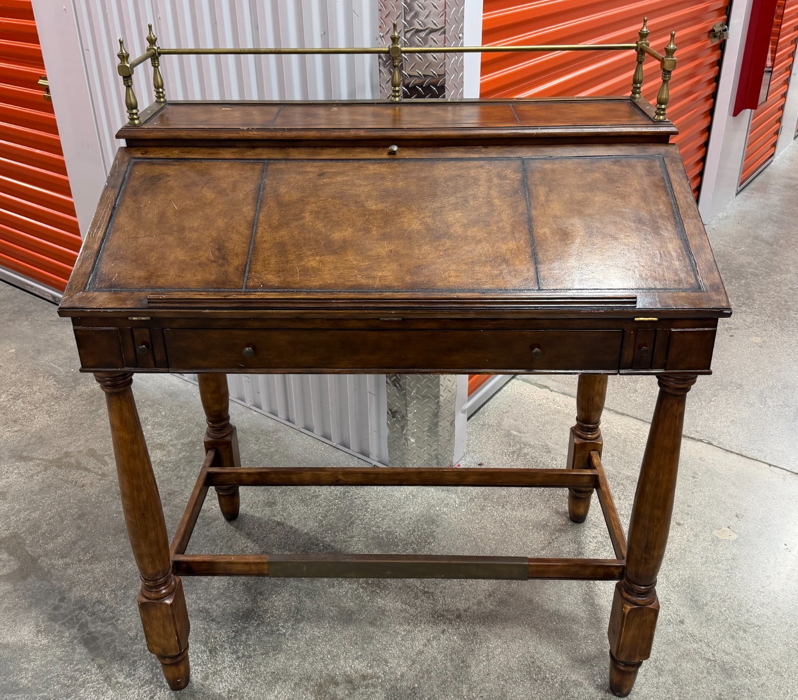 Thomasville Ernest Hemingway Writers Desk and matching Chair
