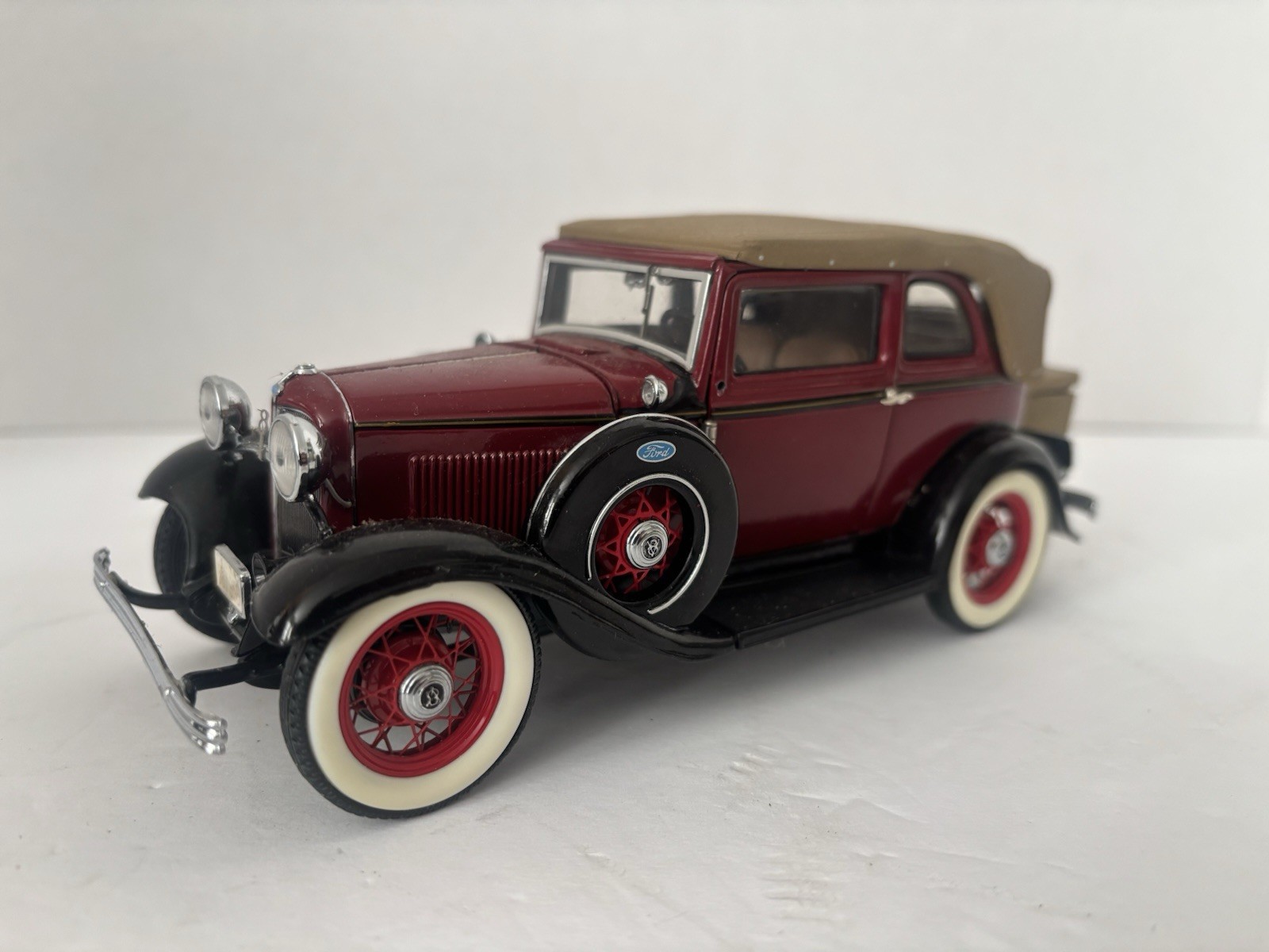 Franklin Mint 1932 Ford Convertible Sedan Bonnie & Clyde Ed 1:24