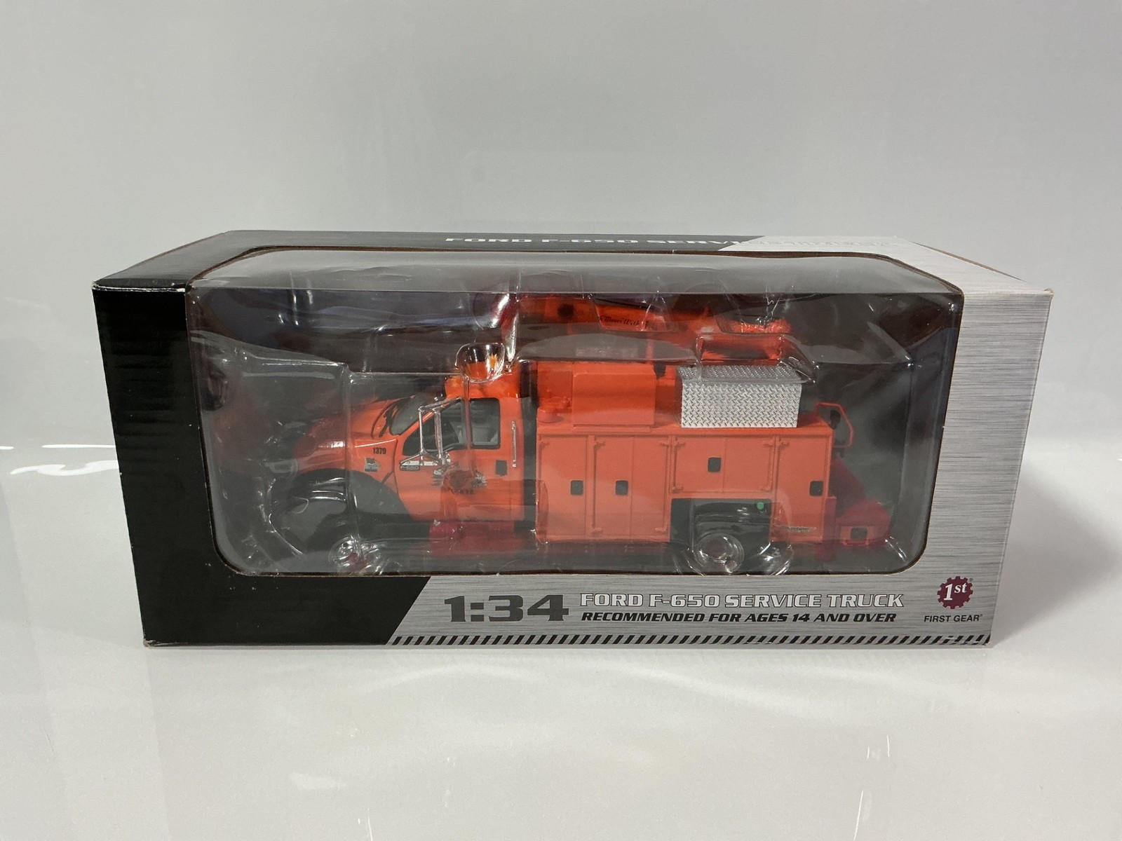 1:34 FIRST GEAR FORD F650 SERVICE TRUCK PALUMBO 19–4106