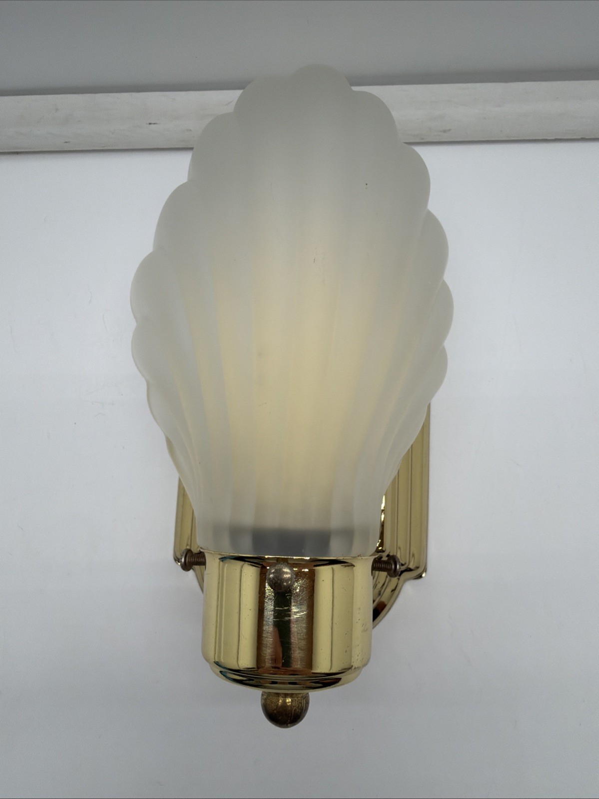 Vintage Frosted Glass Art Deco Seashell Brass wall Sconce Fixture