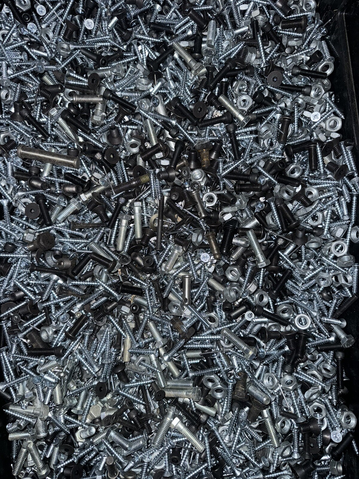 15 LBS New MIXED LOT STEEL BOLTS NUTS SCREWS AND FASTENERS 15 LBS New MIXED LOT STEEL BOLTS NUTS SCREWS AND FASTENERS