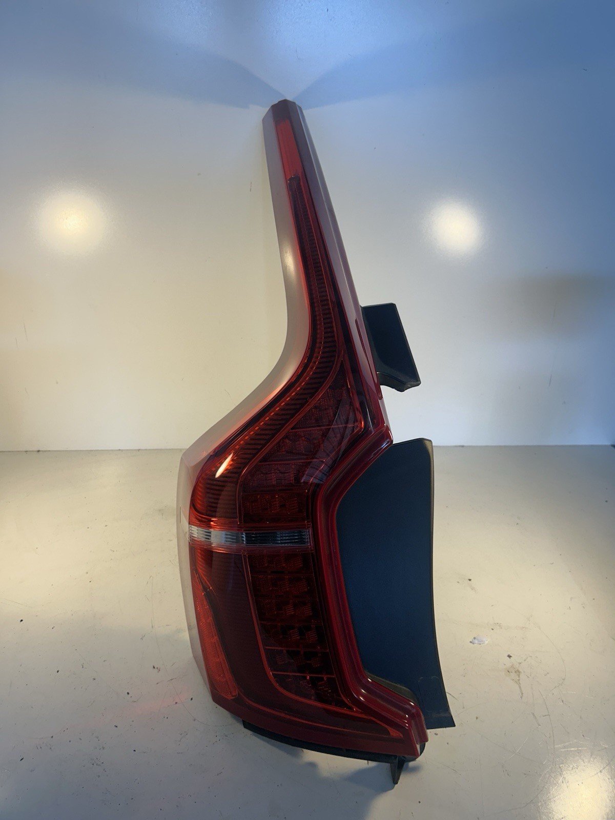 2016 - 2024 Volvo XC90 LED Tail Light Driver Left LH OEM