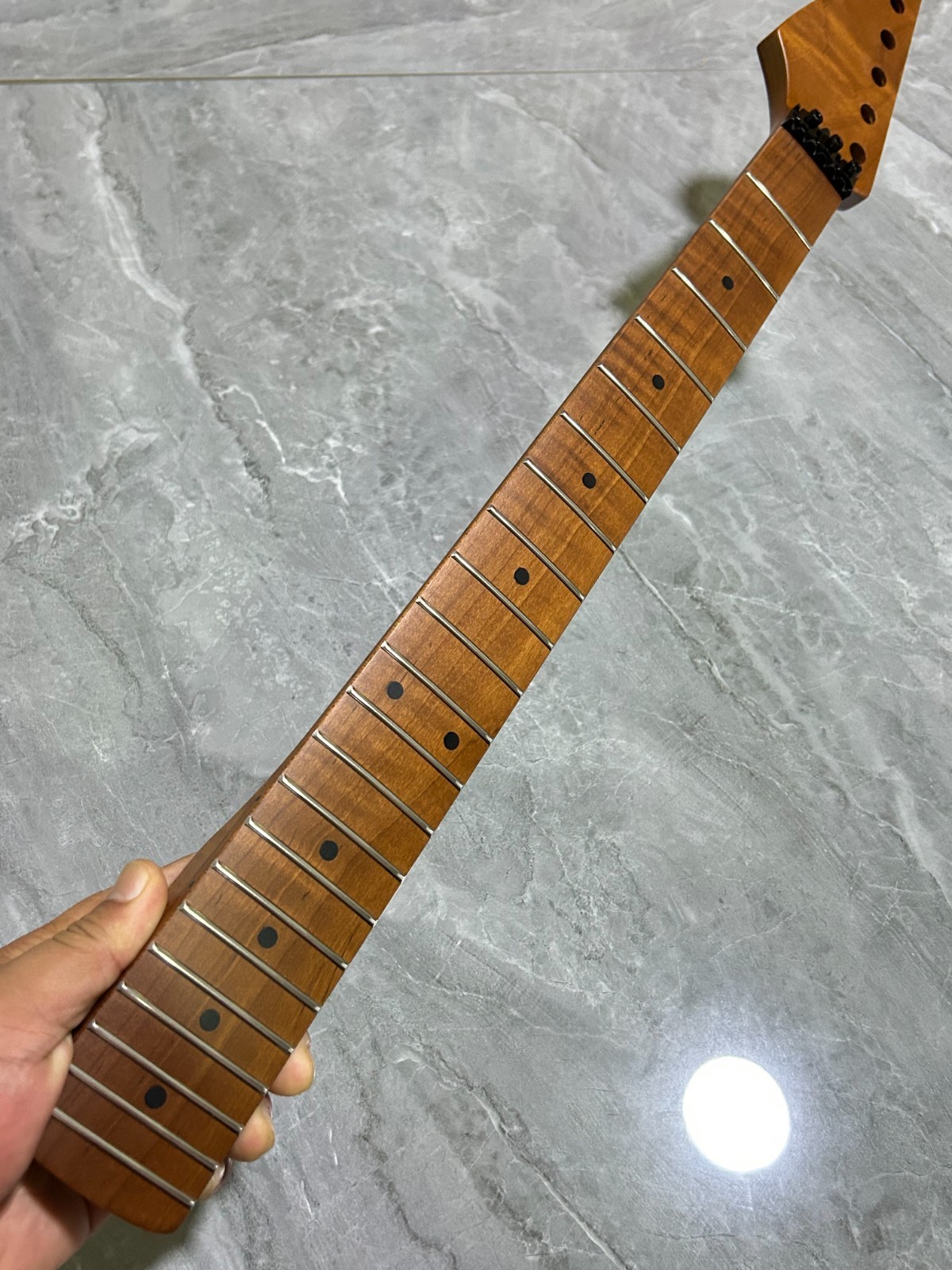Reverse head Floyd nut 22 fret Roasted flame Maple Electric guitar neck Replace Reverse head Floyd nut 22 fret Roasted flame Maple Electric guitar neck Replace