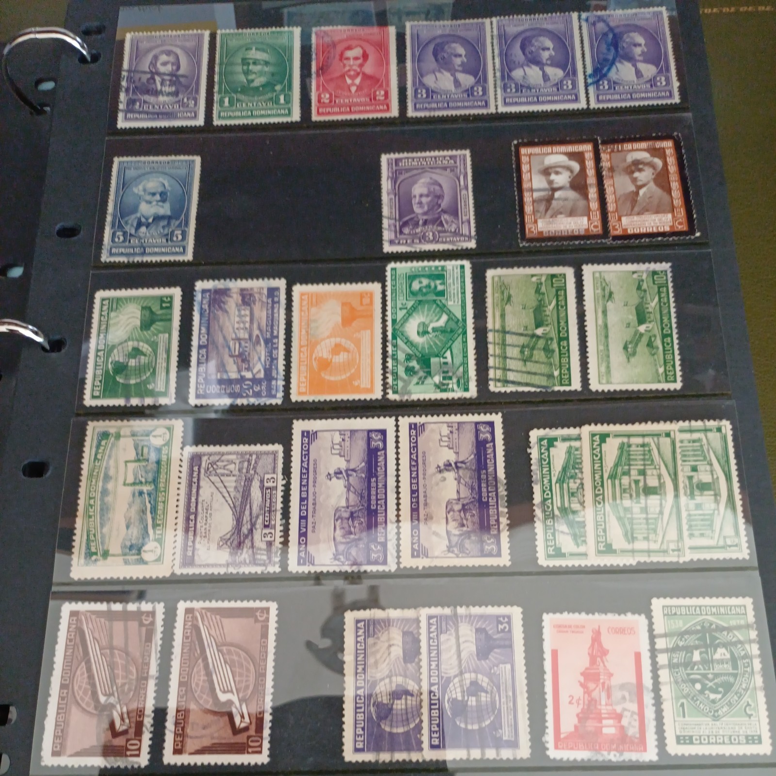 Collection Of Commonwealth  Stamps From Dominica And Christmas Island 