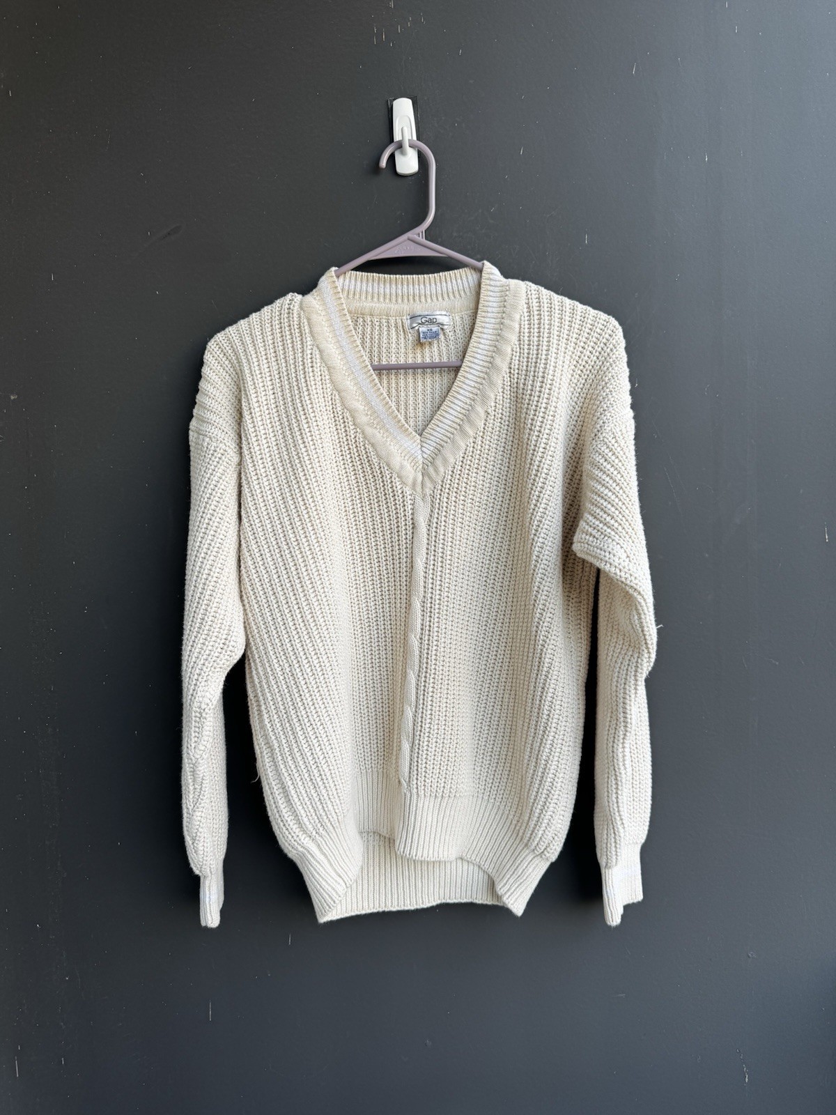 Vintage Gap cream V-neck chunky knit ribbed texture sweater Vintage Gap cream V-neck chunky knit ribbed texture sweater
