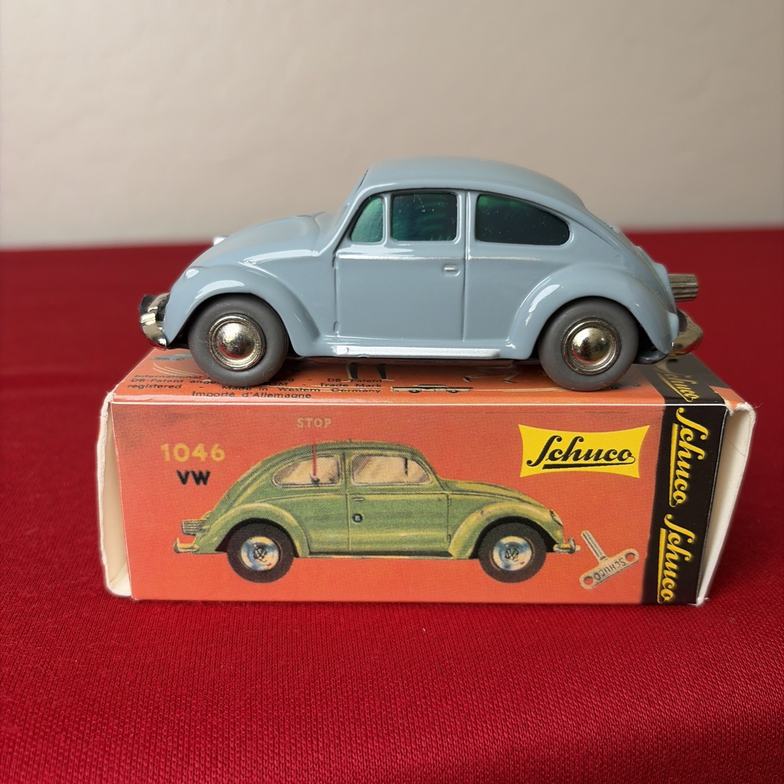 Schuco Micro Racer 1046 VW Beetle 1/43 Diecast Model / No key Schuco Micro Racer 1046 VW Beetle 1/43 Diecast Model / No key