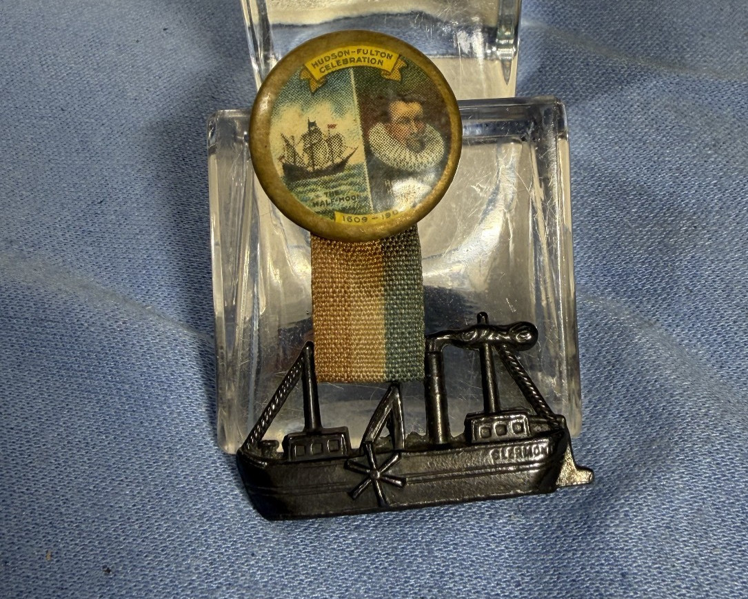 VINTAGE HENDRICK HUDSON -HUDSON RIVER METAL SHIP -CLERMONT PINBACK CELEBRATION
