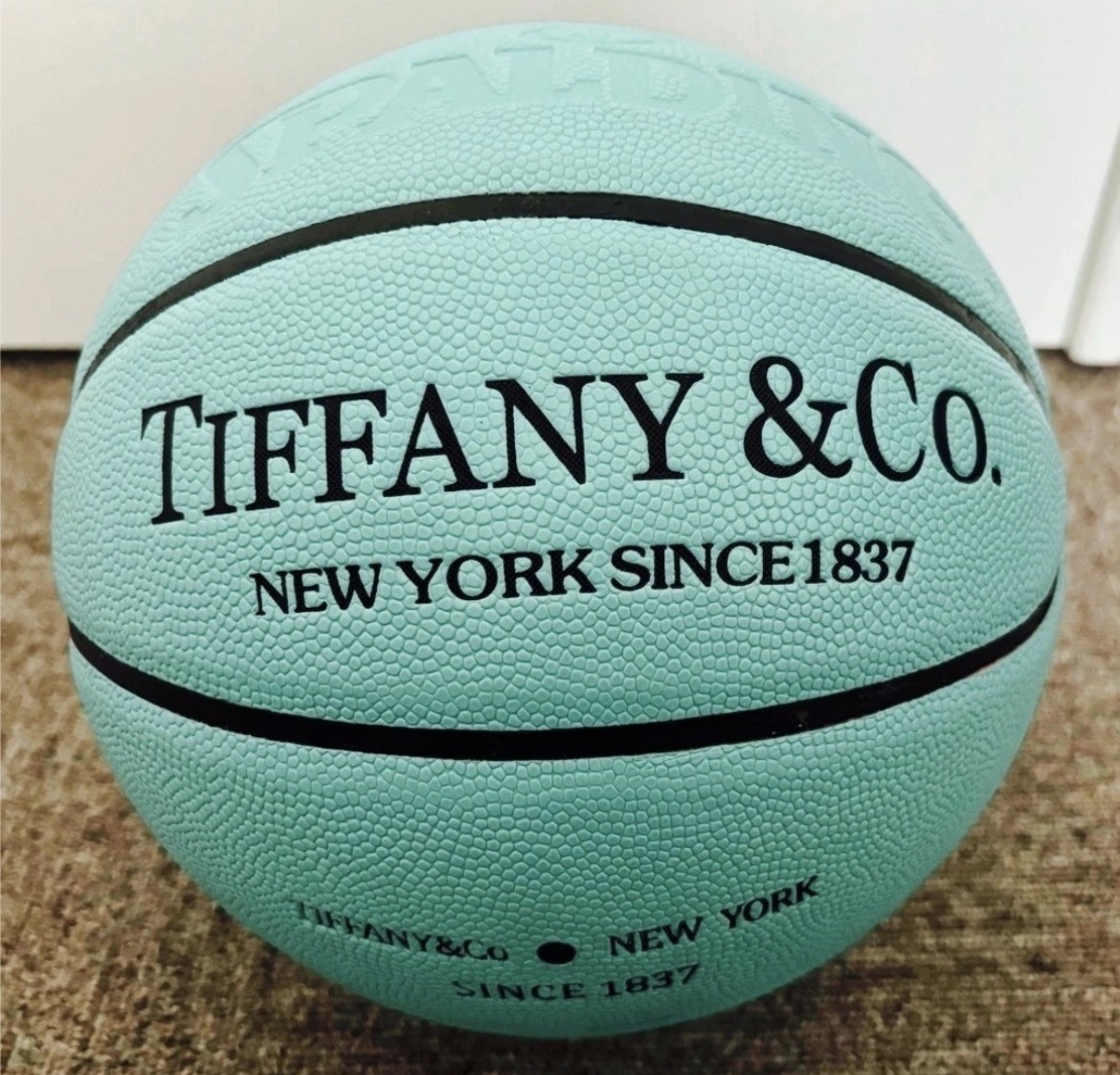 Tiffany & Co Basketball Spalding Limited Edition Brand New Tiffany & Co Basketball Spalding Limited Edition Brand New
