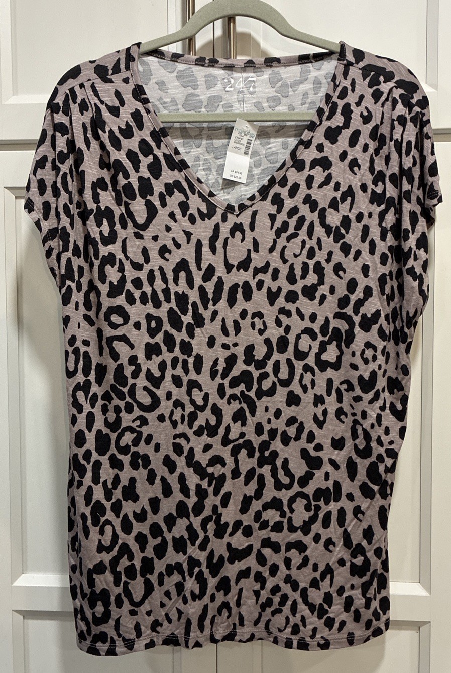NWT Maurice’s Women’s Animal Print Short Sleeve V-neck Knit  Tee Blouse Size L