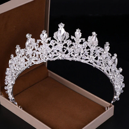 STUNNING LUXURY SILVER CROWN/TIARA WITH CLEAR CRYSTALS & BEADS, BRIDAL OR RACING