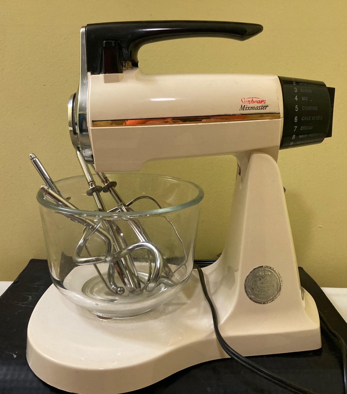 Vintage Sunbeam Mixmaster 12-Speed Kitchen Stand Mixer 2360 W/ 4 Beaters & Hooks