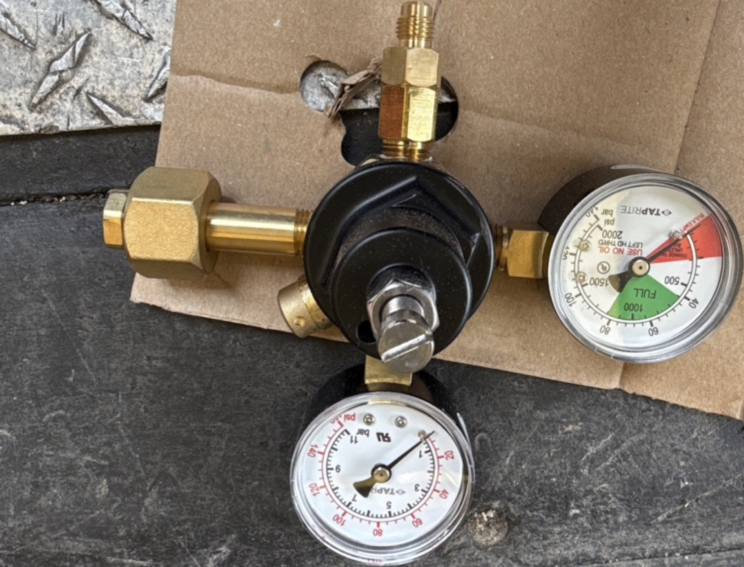 Taprite CO2 Draft Beer Regulator Screw Adjustment Dual Gauges Taprite CO2 Draft Beer Regulator Screw Adjustment Dual Gauges