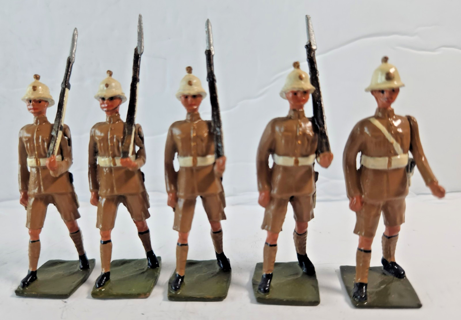 VINTAGE TOY SOLDIERS BRITISH INFANTRY BOER WAR KHAKIS VINTAGE SET OF 5 W/OFFICER