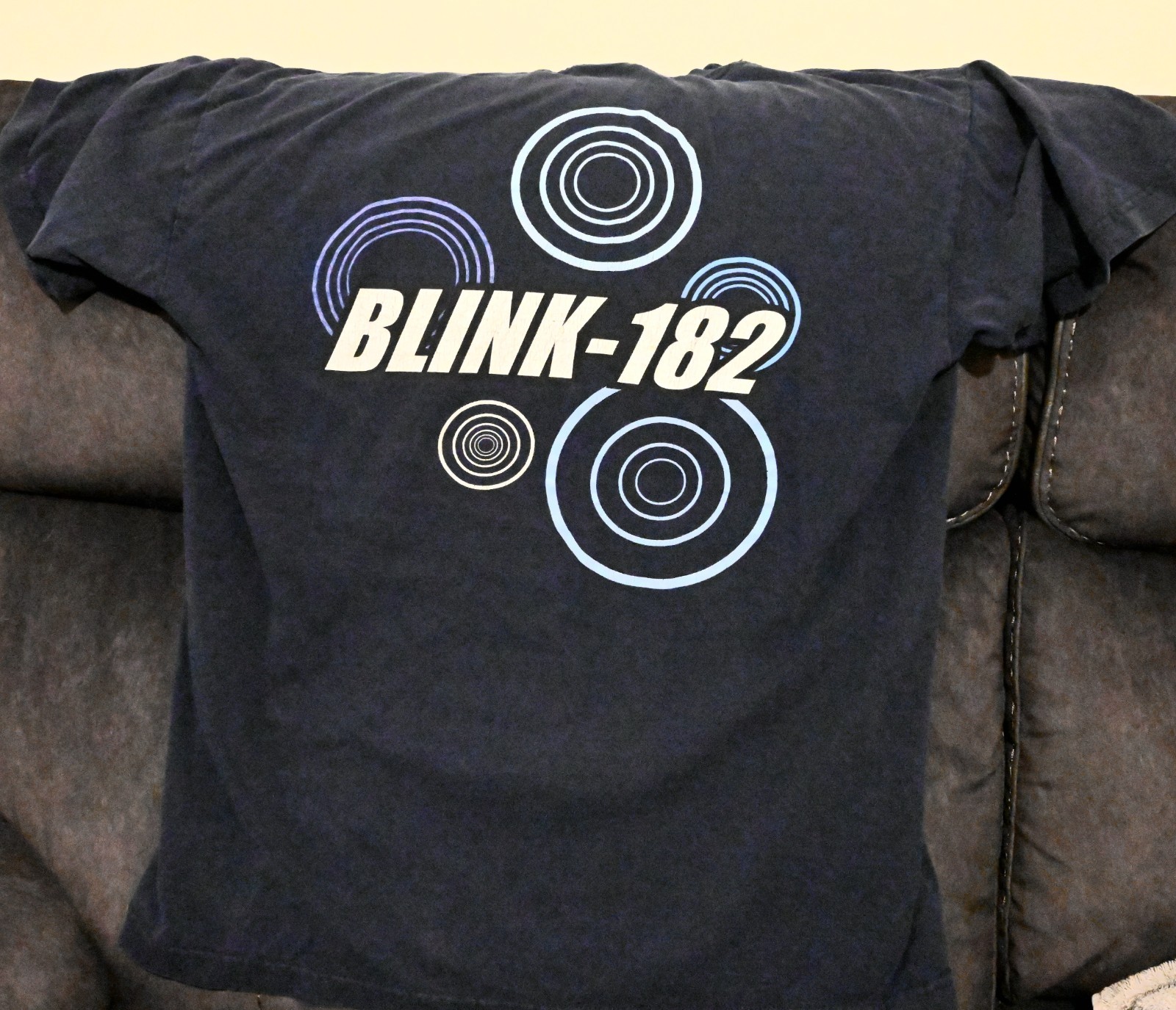 vintage 90s blink 182 shirt Dark blue. Slight stain circled on picture. vintage 90s blink 182 shirt Dark blue. Slight stain circled on picture.
