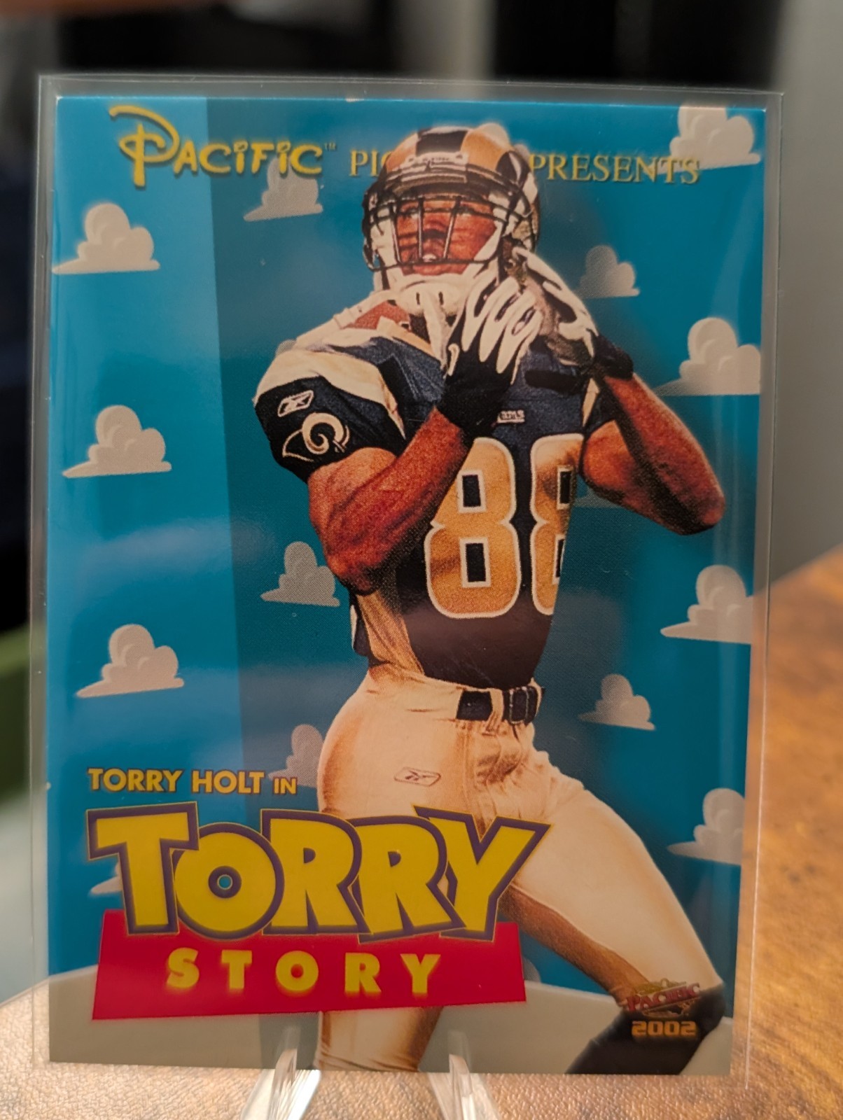2002 Pacific #16 Torry Holt Feature Attractions - St. Louis Rams