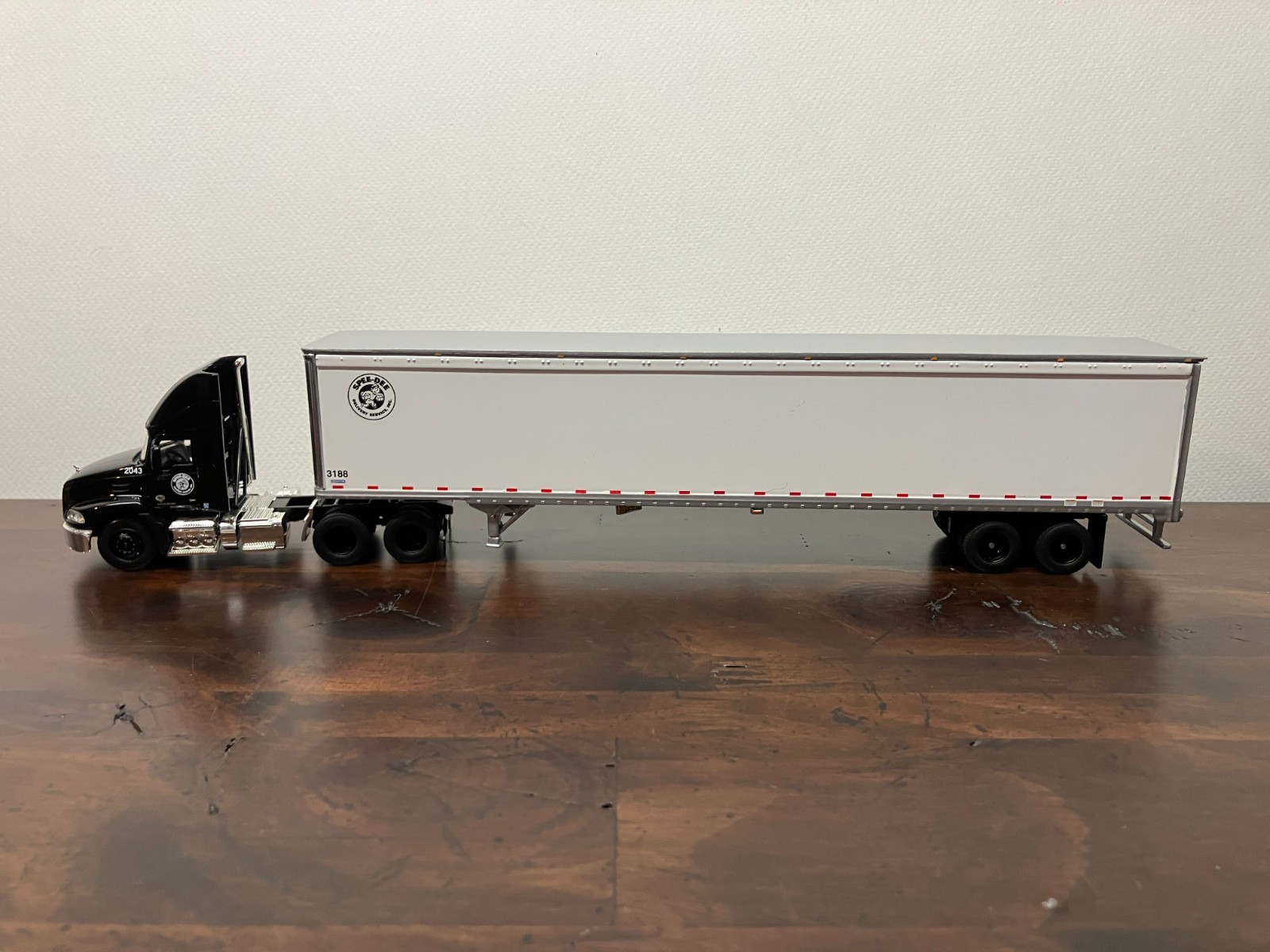 DCP First Gear 1/64th  Spee Dee Delivery Mack Pinnacle and 53' Dry Van