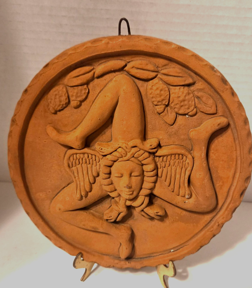 Vitg Sicilian Trinacria Wall Plaque 3 Leg Medusa Clay Fruit Italy Hand Made 7 Vitg Sicilian Trinacria Wall Plaque 3 Leg Medusa Clay Fruit Italy Hand Made 7