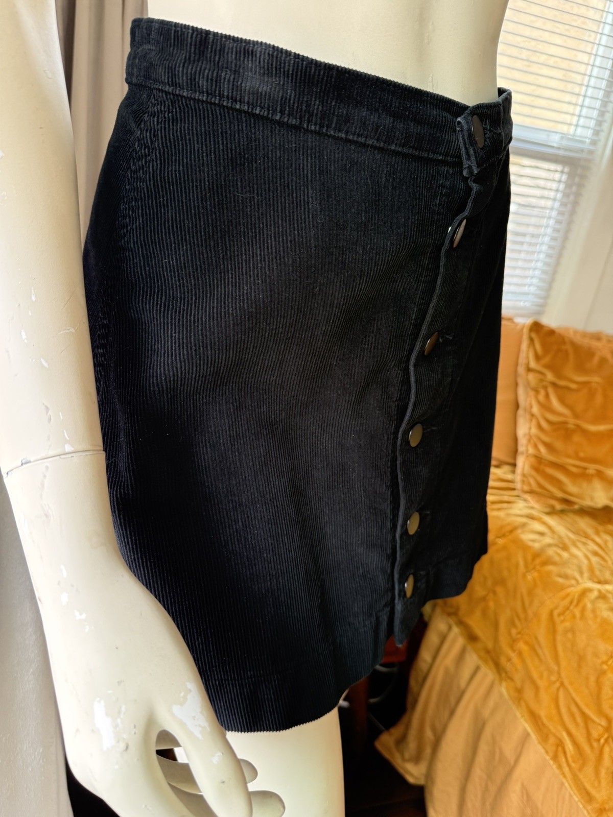 American Apparel Black A-line Mini Corduroy Skirt Buttons USA Sz S 4-6 American Apparel Black A-line Mini Corduroy Skirt Buttons USA Sz S 4-6
