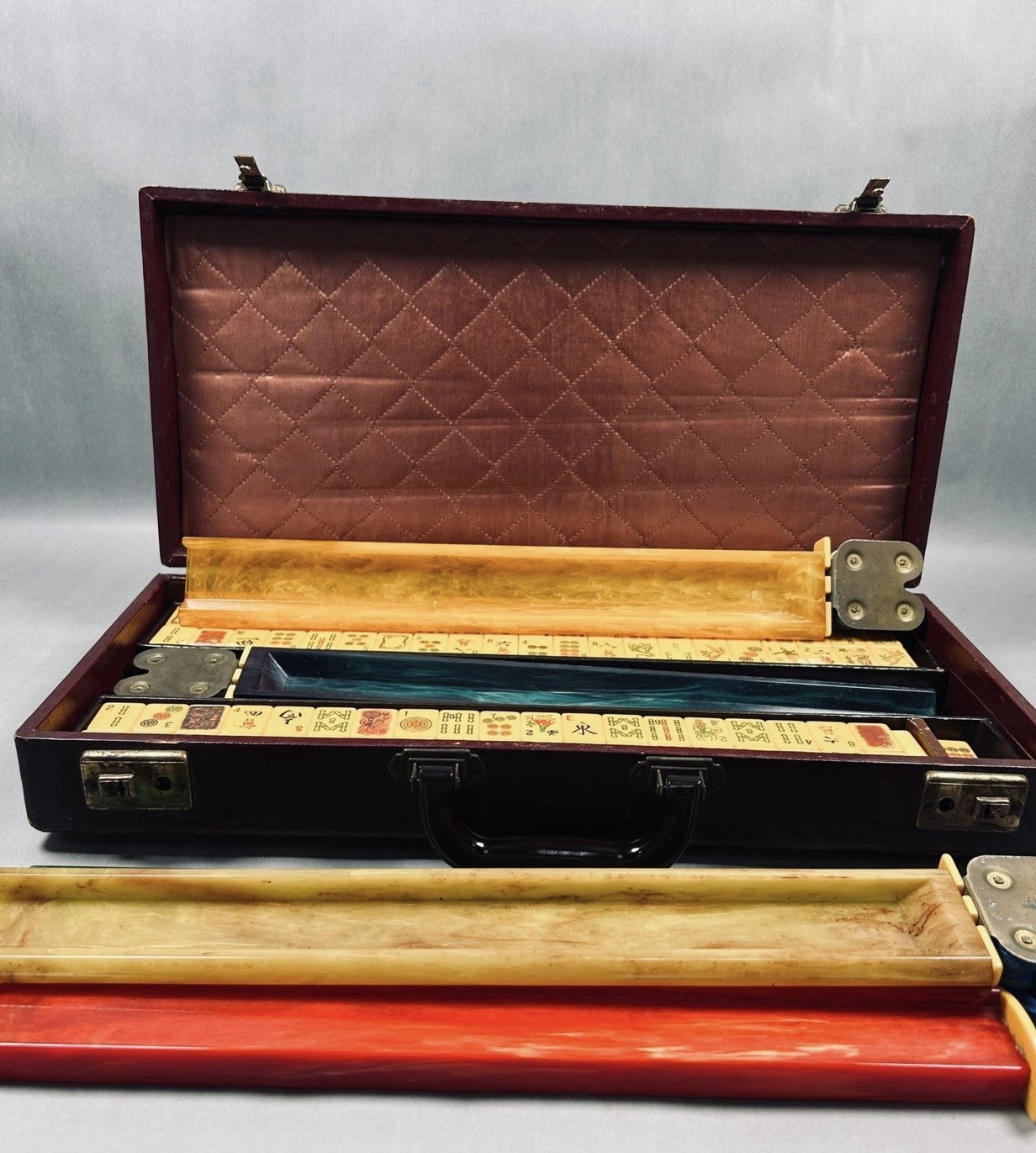 Vintage Butterscotch Bakelite Mahjong set - Vintage Butterscotch Bakelite Mahjong set -