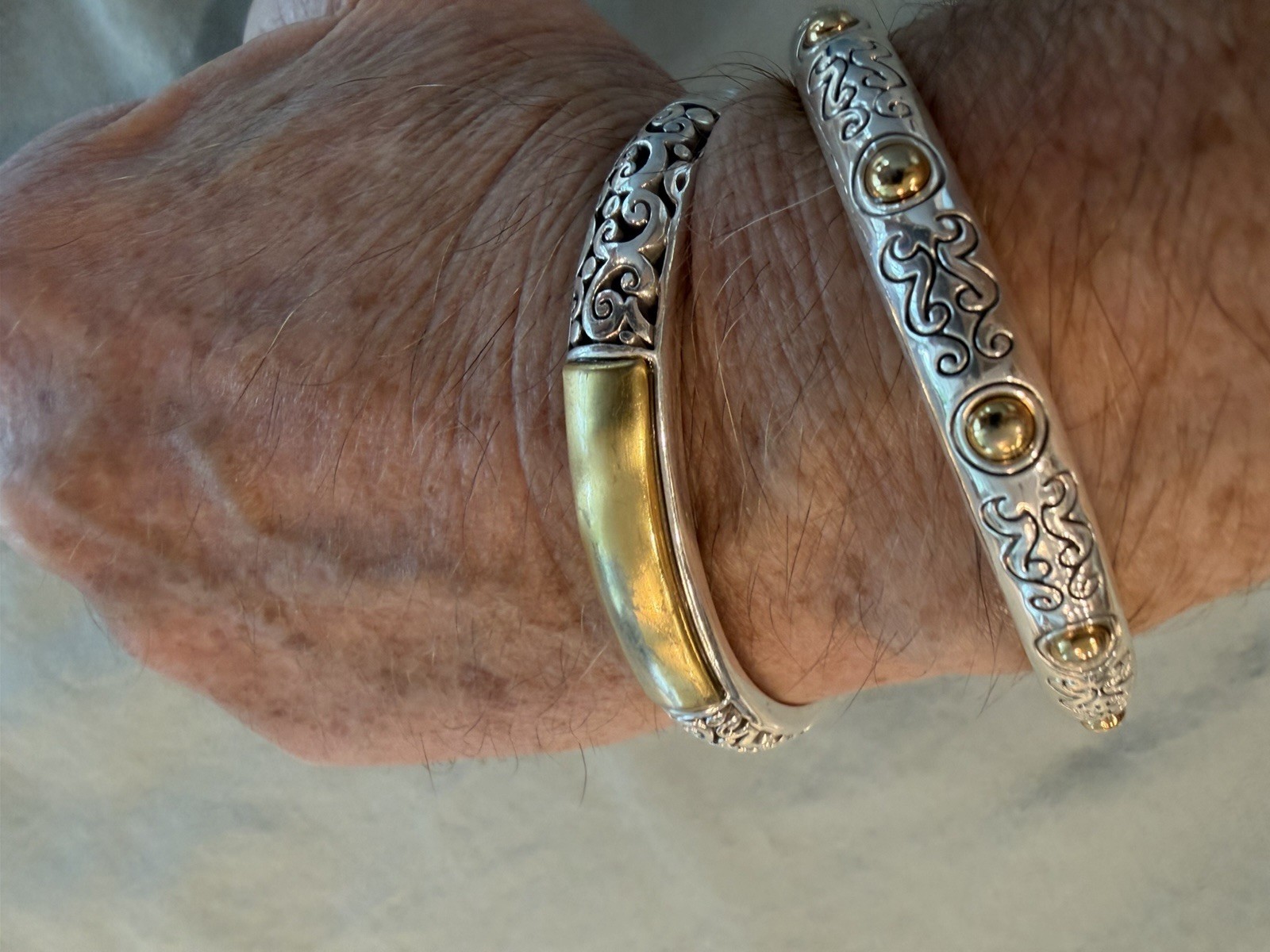 Brighton Two Tone Bangle Bracelets (Set of 2). Good Condition Pre-Owned Brighton Two Tone Bangle Bracelets (Set of 2). Good Condition Pre-Owned
